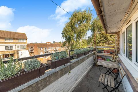 2 bedroom flat for sale, Garnies Close,  Peckham, SE15