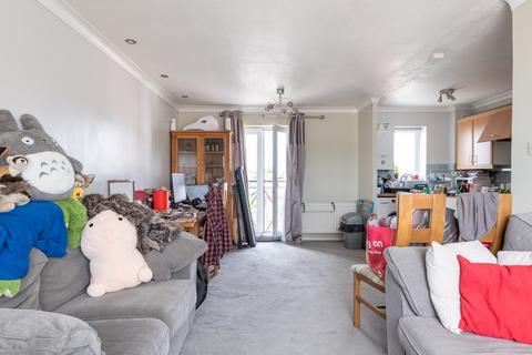 3 bedroom flat for sale, Axholme Court, Hull HU9