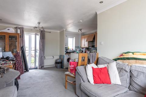3 bedroom flat for sale, Axholme Court, Hull HU9