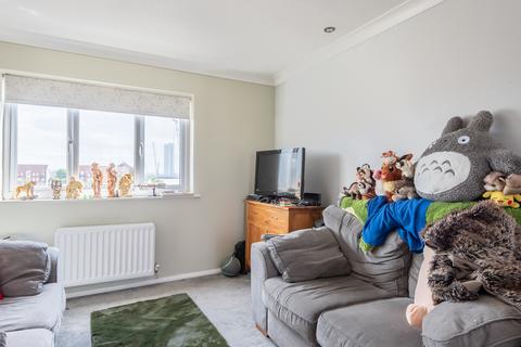 3 bedroom flat for sale, Axholme Court, Hull HU9