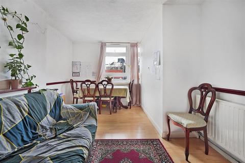 2 bedroom flat for sale, Donegal House, Cambridge Heath Road