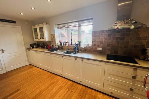 5 bedroom detached bungalow for sale, Westgate Manor, Patrington