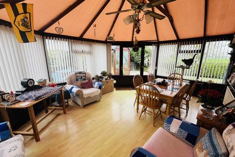 5 bedroom detached bungalow for sale, Westgate Manor, Patrington