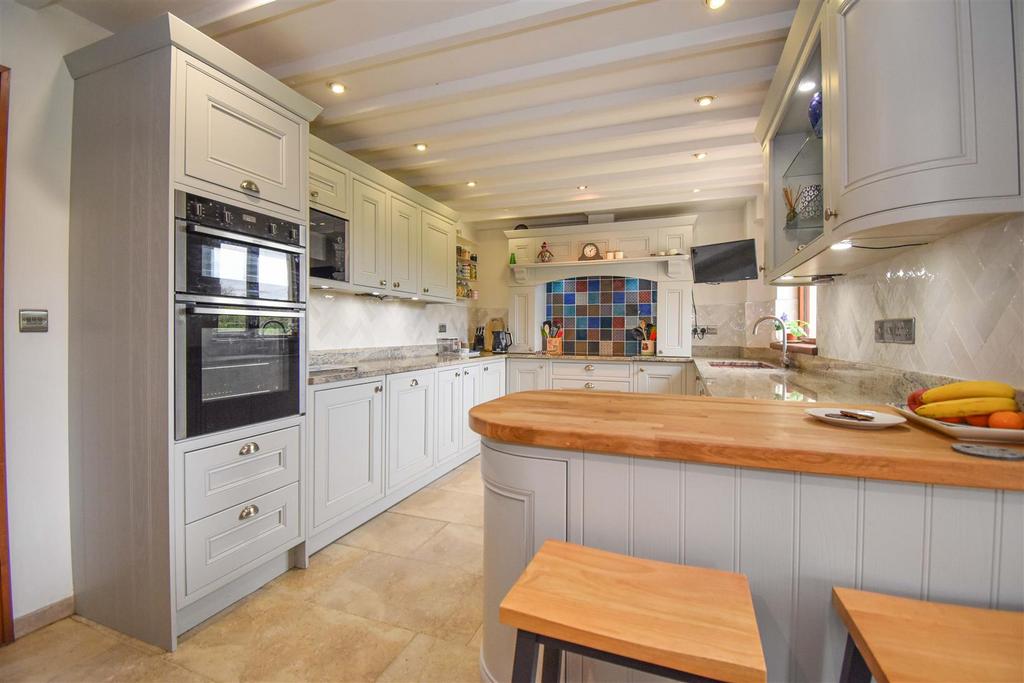 Holly Bank House Kitchen b.jpg
