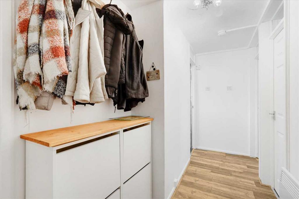 Entrance Hallway (2)