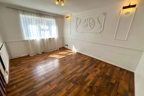3 bedroom semi-detached house to rent, Liverpool Road, London E16