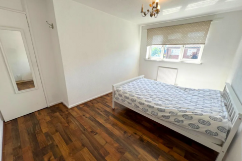 3 bedroom semi-detached house to rent, Liverpool Road, London E16