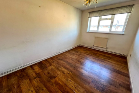 3 bedroom semi-detached house to rent, Liverpool Road, London E16