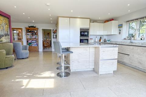 4 bedroom link detached house for sale, Oakley, Buckinghamshire