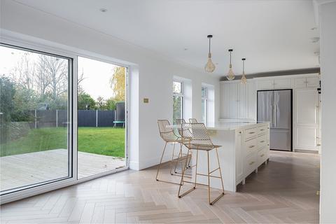 6 Merrilyn Close, Claygate, Esher, KT10 0EQ