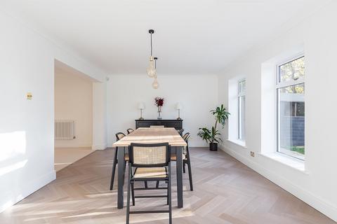 6 Merrilyn Close, Claygate, Esher, KT10 0EQ
