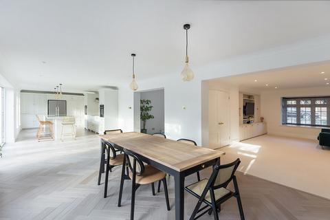 6 Merrilyn Close, Claygate, Esher, KT10 0EQ