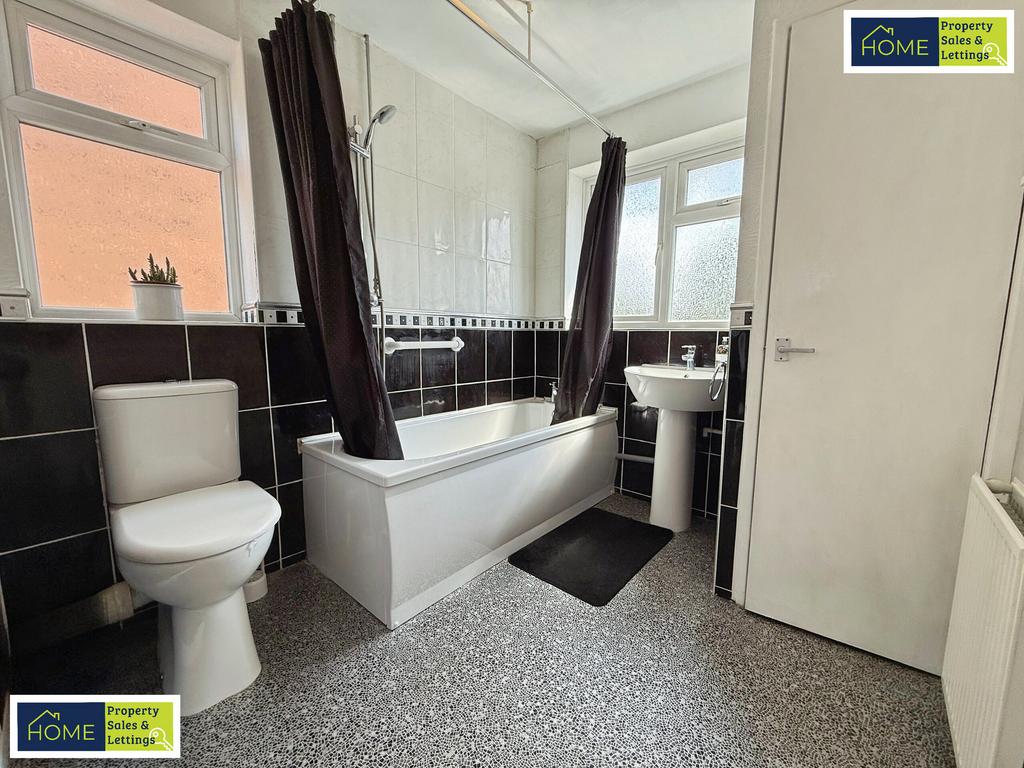 Eton Close, Knighton, Leicester, LE2 3 TZ