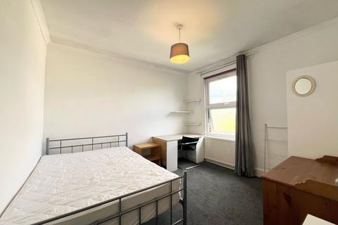 3 bedroom house share to rent, Blackstock Road, Finsbury Park