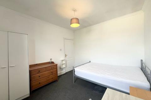 3 bedroom house share to rent, Blackstock Road, Finsbury Park