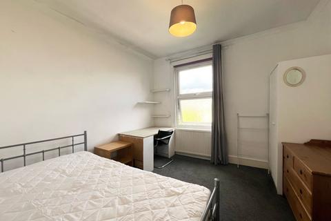 3 bedroom house share to rent, Blackstock Road, Finsbury Park