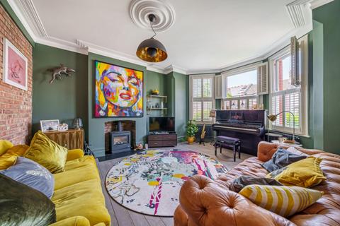 4 bedroom house to rent, Greenham Road, London, N10