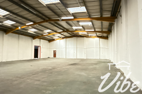 Warehouse to rent, Felixstowe Road, London SE2