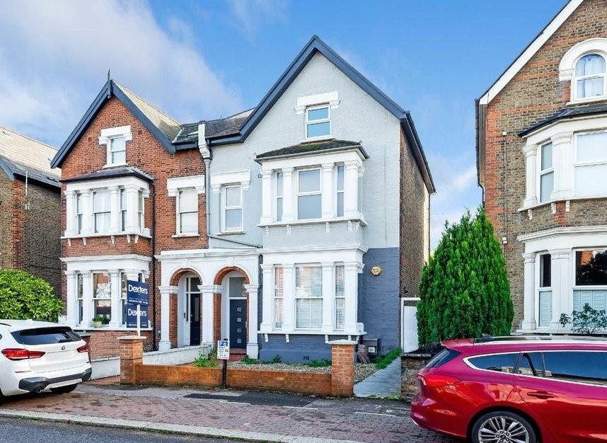 1 bedroom Top Floor (second) Converted Flat for s