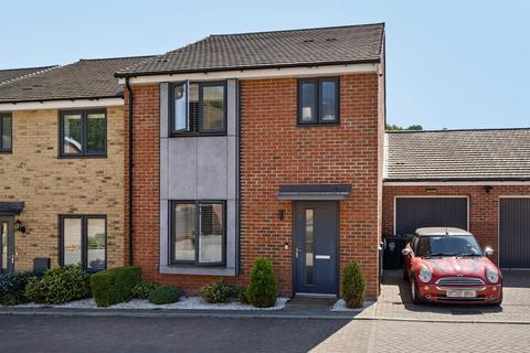 9 Farmer Close, Castle Hill, Swanscombe, DA10 1DH