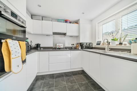 9 Farmer Close, Castle Hill, Swanscombe, DA10 1DH