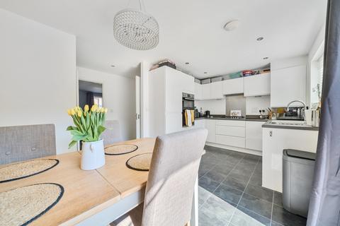 9 Farmer Close, Castle Hill, Swanscombe, DA10 1DH