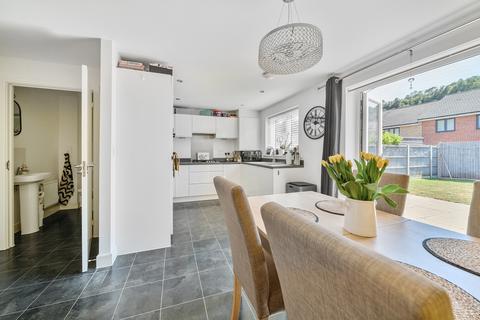 9 Farmer Close, Castle Hill, Swanscombe, DA10 1DH
