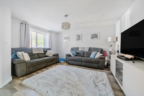9 Farmer Close, Castle Hill, Swanscombe, DA10 1DH