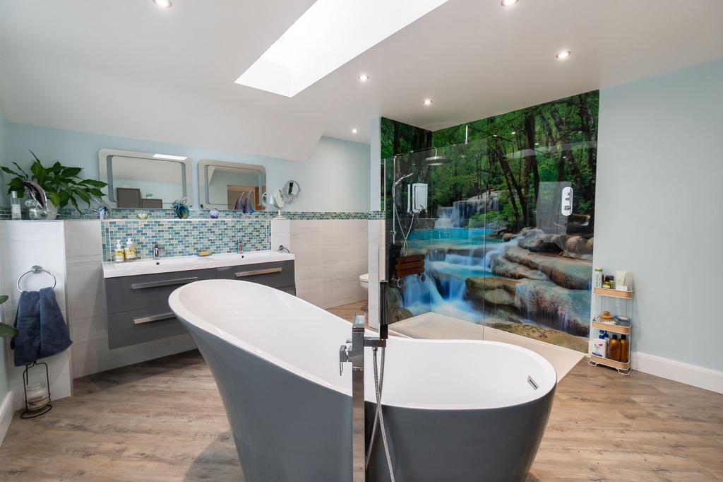 En-suite to Principal Bedroom