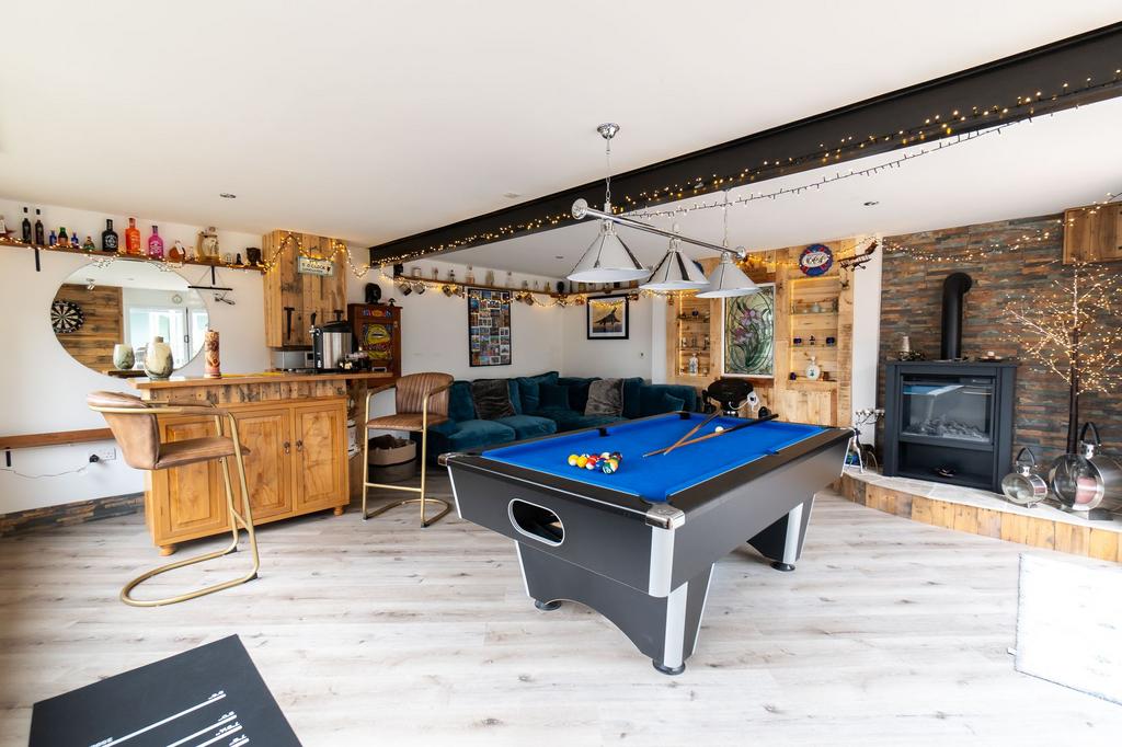 Bar house