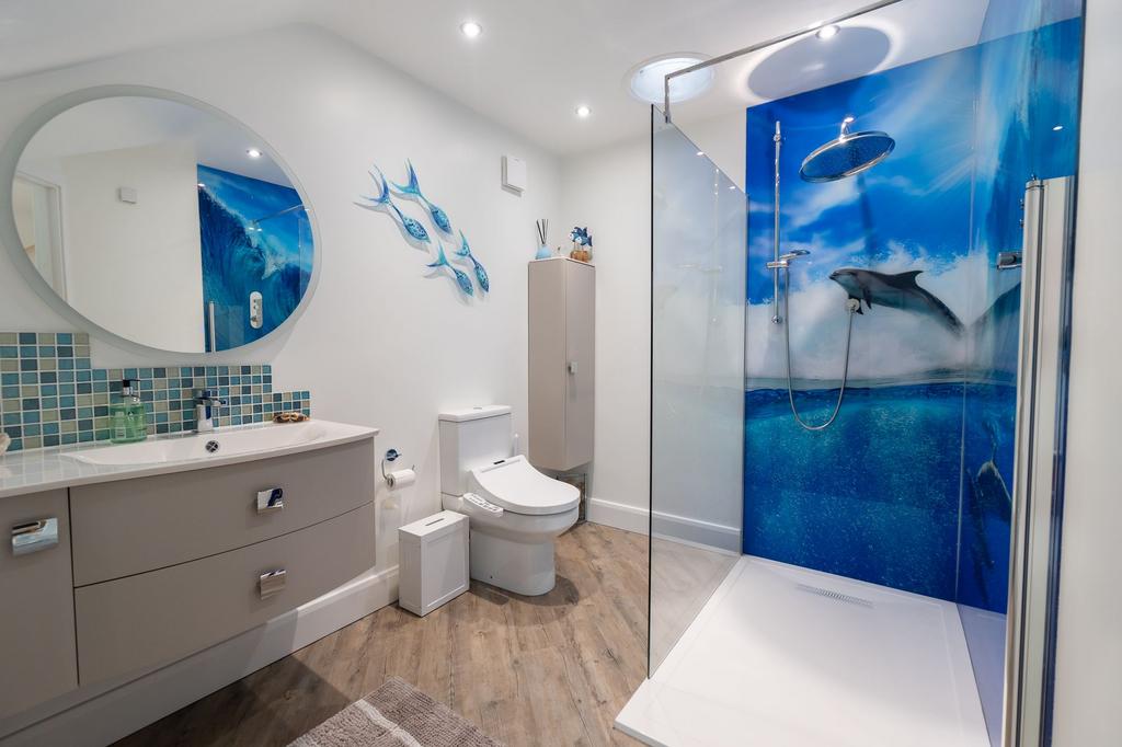 En-suite to Bedroom Three