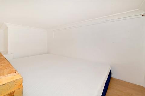 Studio to rent, Castletown Road, London W14
