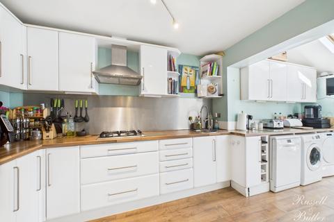 3 bedroom semi-detached house for sale, Greenway Walk, Buckingham