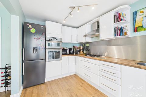 3 bedroom semi-detached house for sale, Greenway Walk, Buckingham