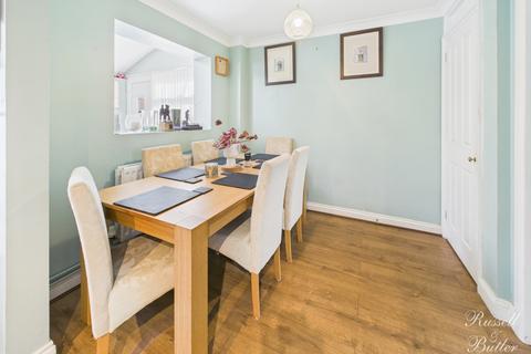 3 bedroom semi-detached house for sale, Greenway Walk, Buckingham