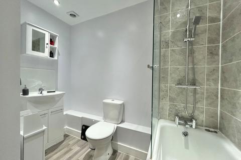 2 bedroom flat for sale, London Road, Sittingbourne ME10