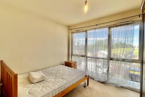 3 bedroom apartment for sale, Canalside Gardens, Southall UB2