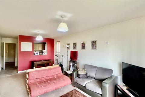 3 bedroom apartment for sale, Canalside Gardens, Southall UB2
