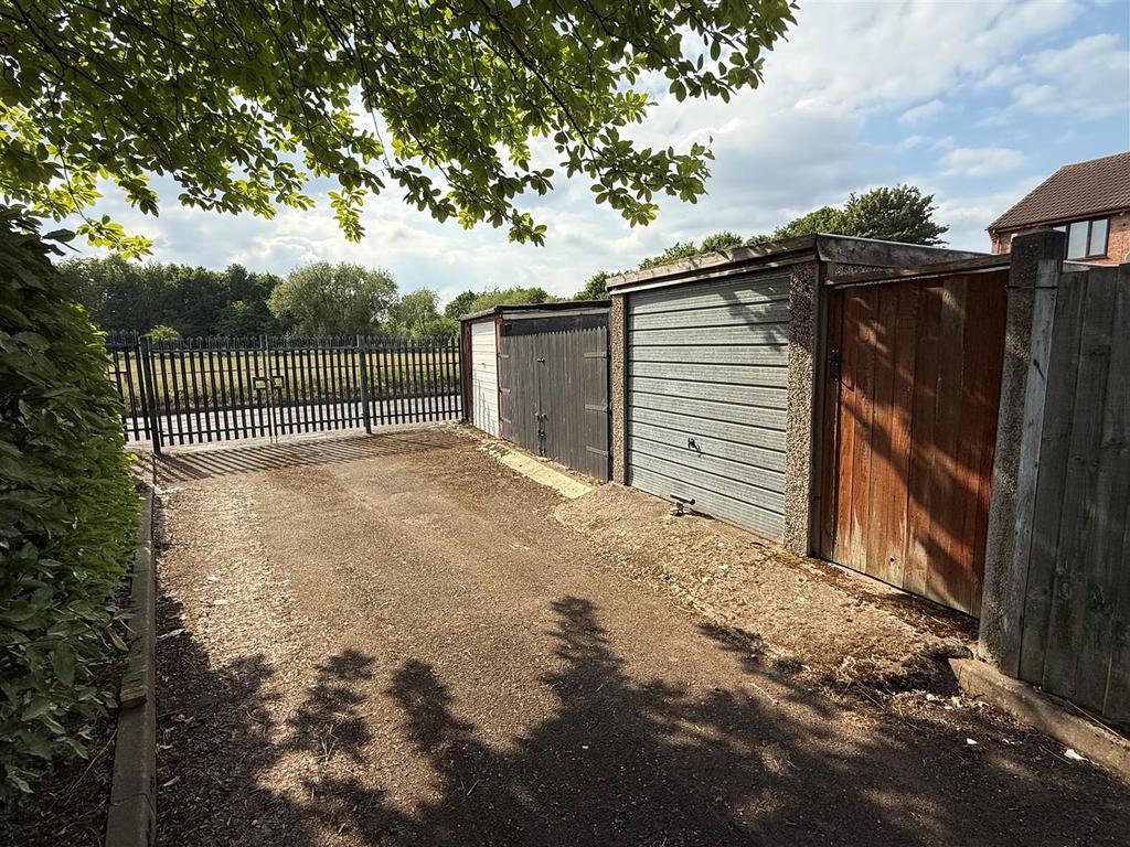 BR202 Garage.jpg