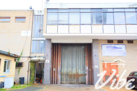 Warehouse to rent, Lyndean Industrial Estate, SE2, London SE2
