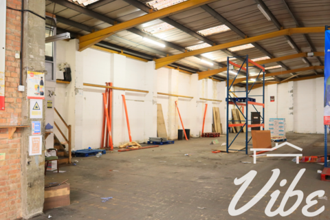 Warehouse to rent, Lyndean Industrial Estate, SE2, London SE2