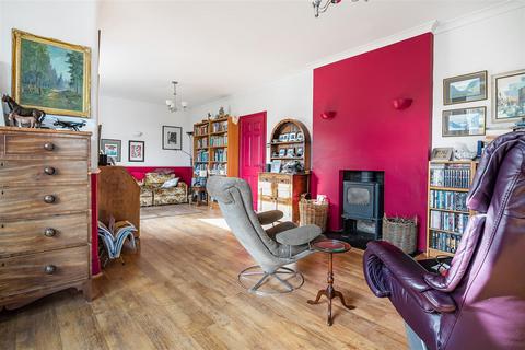 White Bungalow, 2 Townsend, Poulshot, Devizes, SN10 1SD