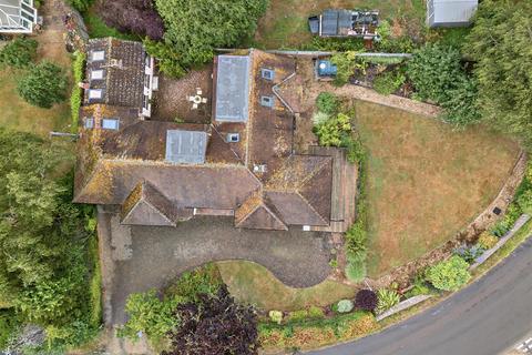 White Bungalow, 2 Townsend, Poulshot, Devizes, SN10 1SD