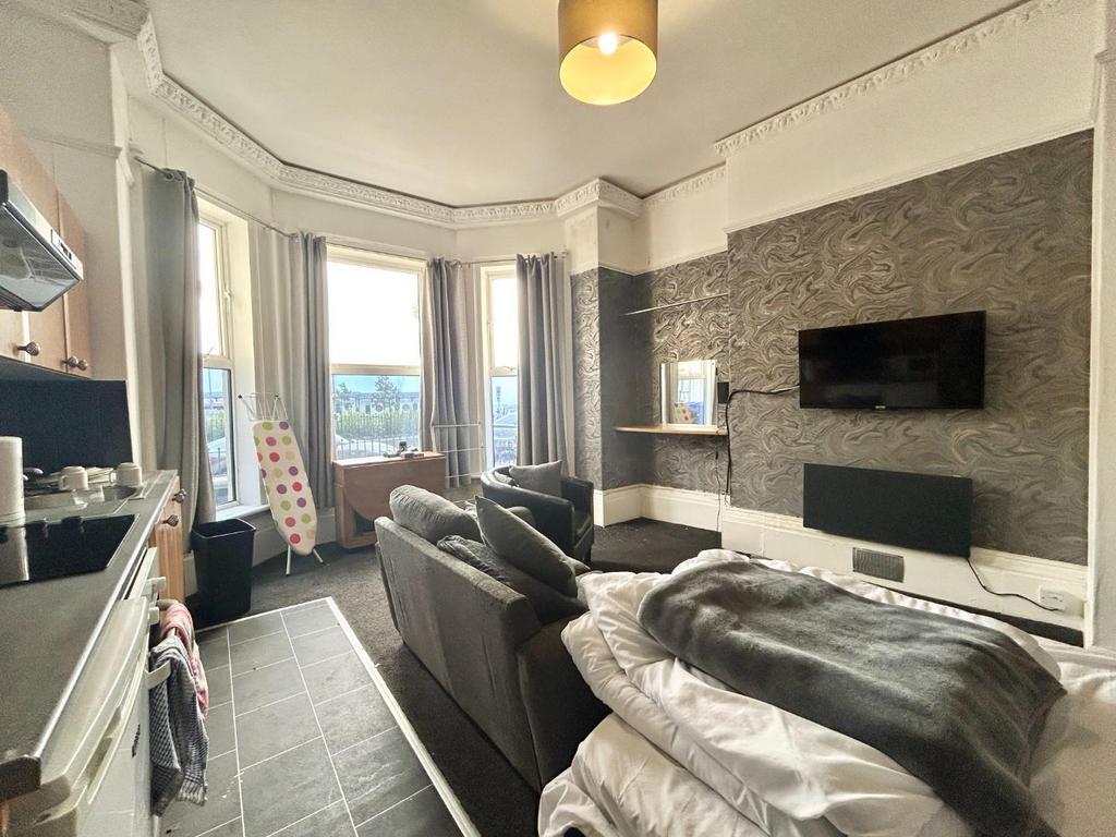 Living Room/Kitchen