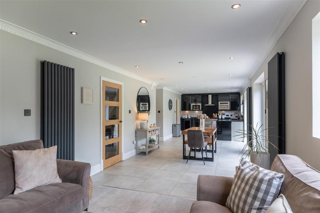 18 Royal Garden-027.jpg