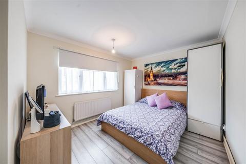 42 Queens Gardens, Dartford, DA2 6HY