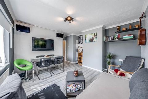 42 Queens Gardens, Dartford, DA2 6HY