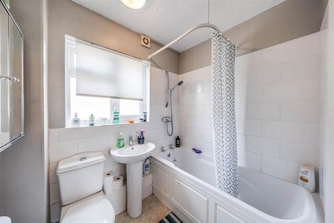 42 Queens Gardens, Dartford, DA2 6HY