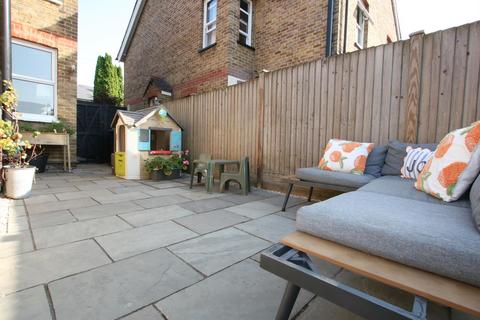 19 Albert Road, Ashtead, KT21 1BJ