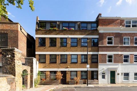 12 Wood Close, London, E2 6ET